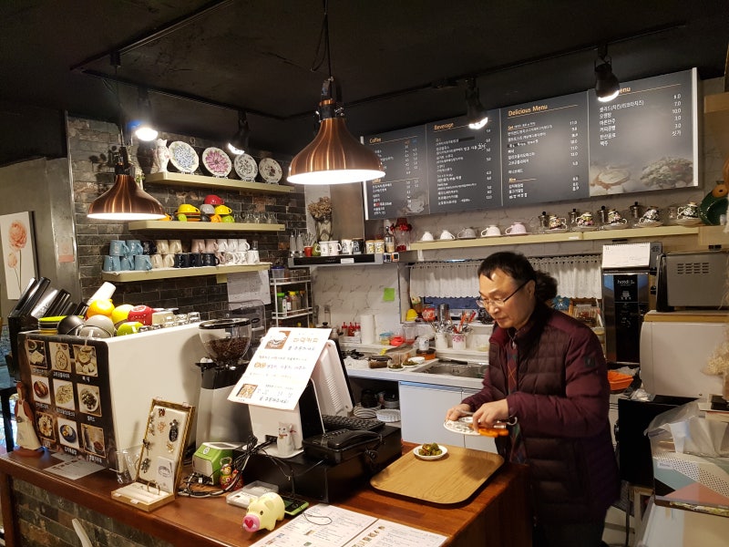 세종특별시 세종시 연서면 신대리 고복저수지에 위치한 힐링카페 루하임 인테리어
